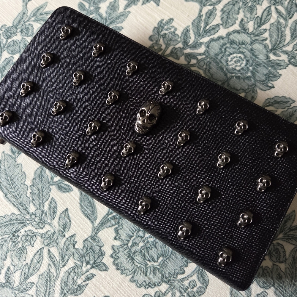 💜NWOT Black Skull Studded Long Wallet💜